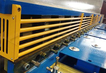 简略单纯式防护栅栏.jpg 简略单纯式防护栅栏.jpg