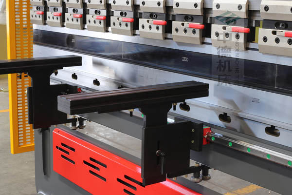 ZDPE8025接纳线轨双托料,可程度挪动,能坚持超高平行度,托料撑杆为ABS硬质塑料,利用时不会划伤不锈钢板材外表.jpg ZDPE8025接纳线轨双托料,可程度挪动,能坚持超高平行度,托料撑杆为ABS硬质塑料,利用时不会划伤不锈钢板材外表.jpg